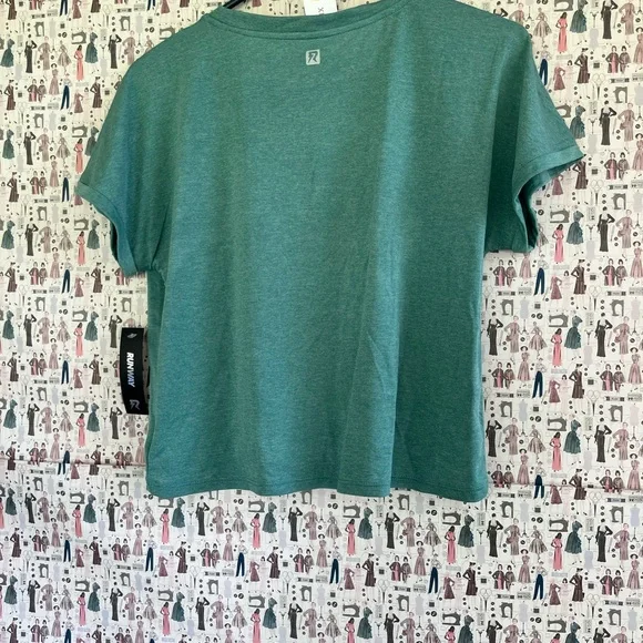 Runway Top 🖤 - Picture 4 of 6